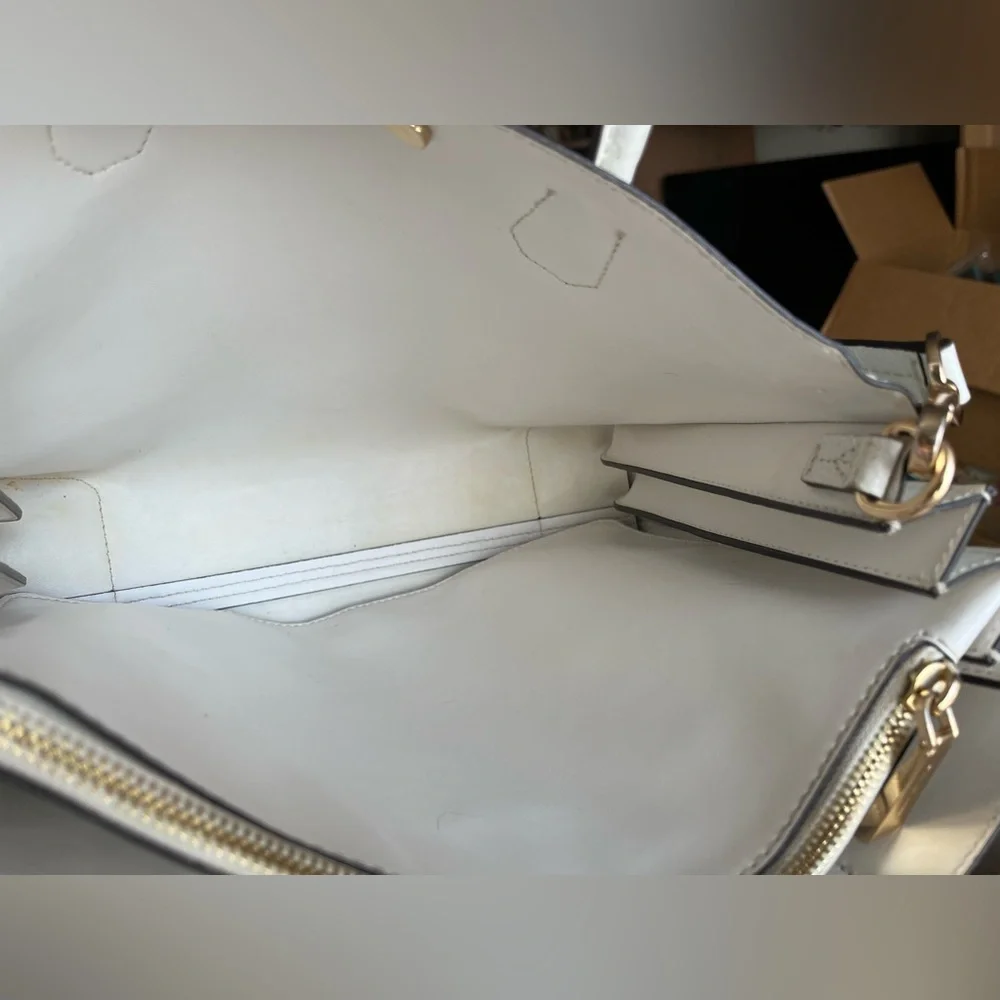 Michael Kors white pebbled leather (EUC) accordion tote- purse - Picture 13 of 17